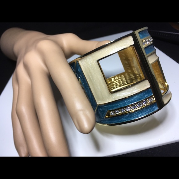 Jewelry - Picture 3 of 5